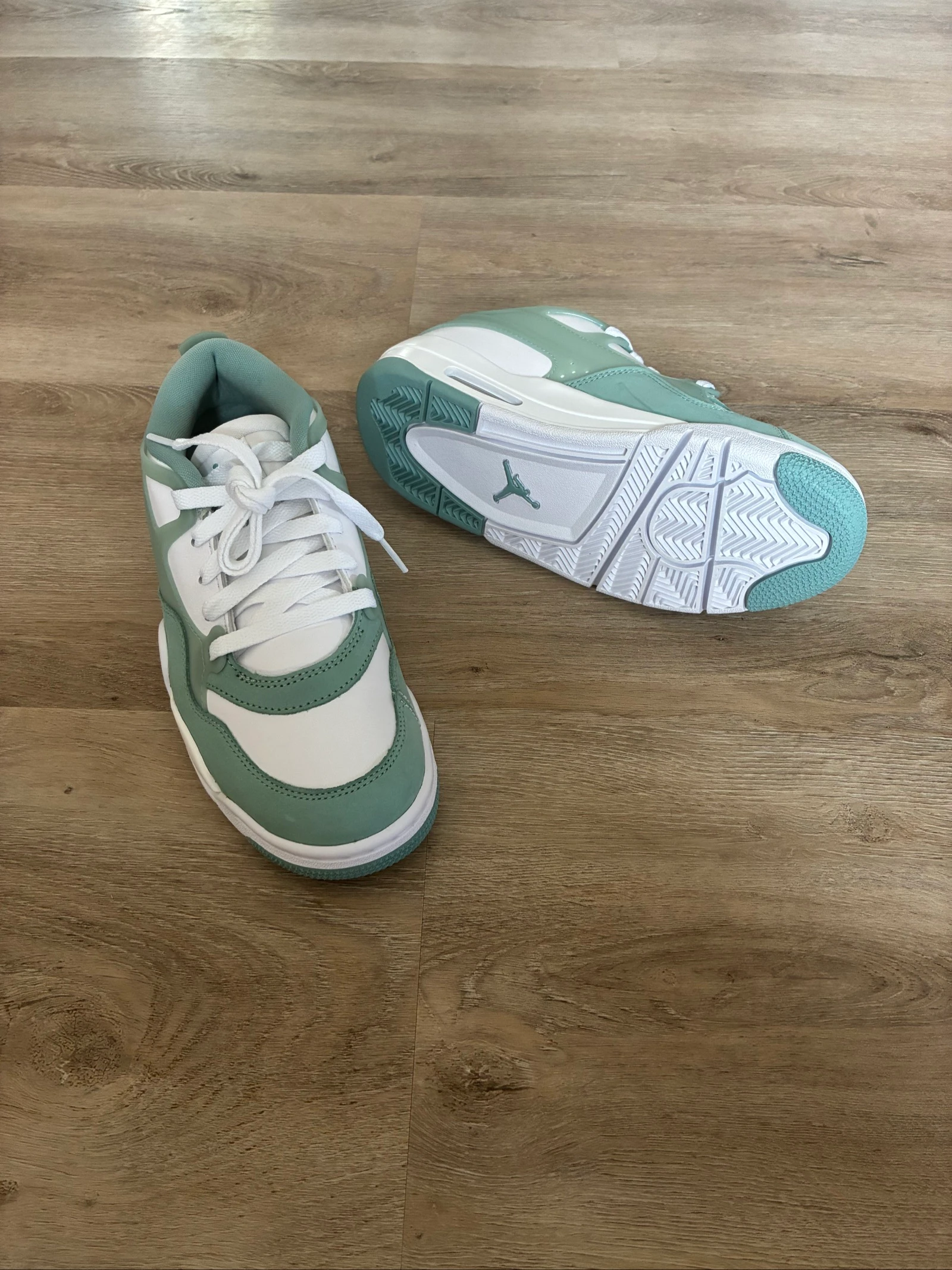 Basket Jordan 4 RM taille 36,5 – photo 2